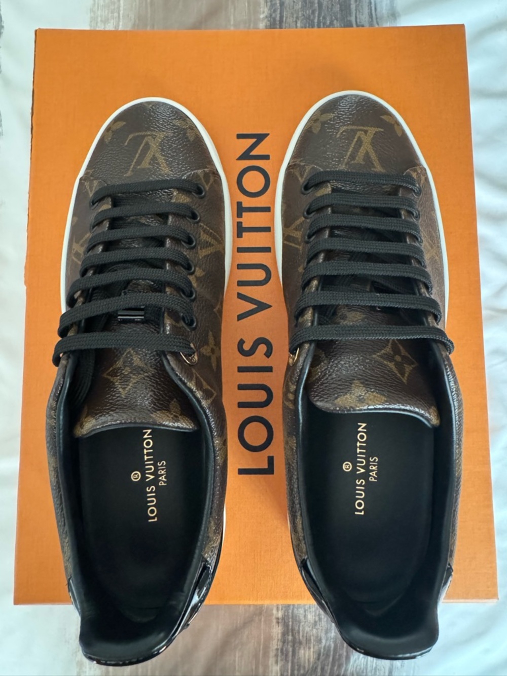 Louis Vuitton Sneakers Size 8 - Picture 6 of 8